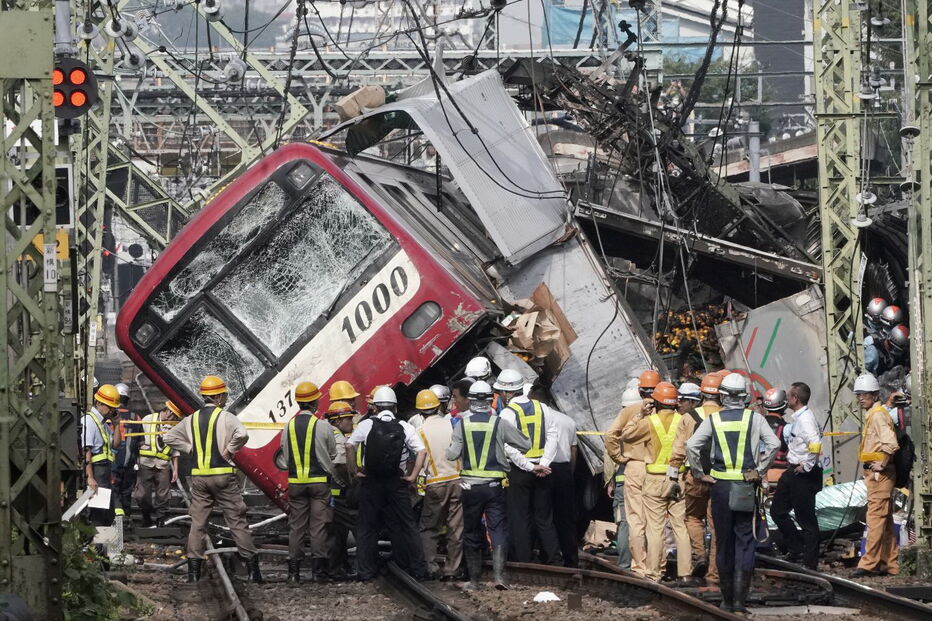 Colisão entre comboio e camião faz mais de 30 feridos no Japão