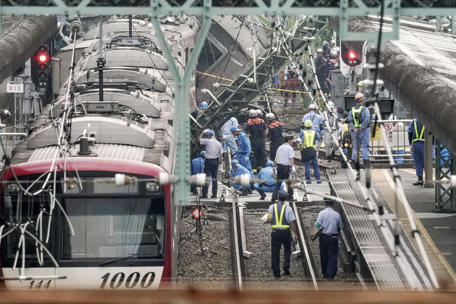 Colisão entre comboio e camião faz mais de 30 feridos no Japão