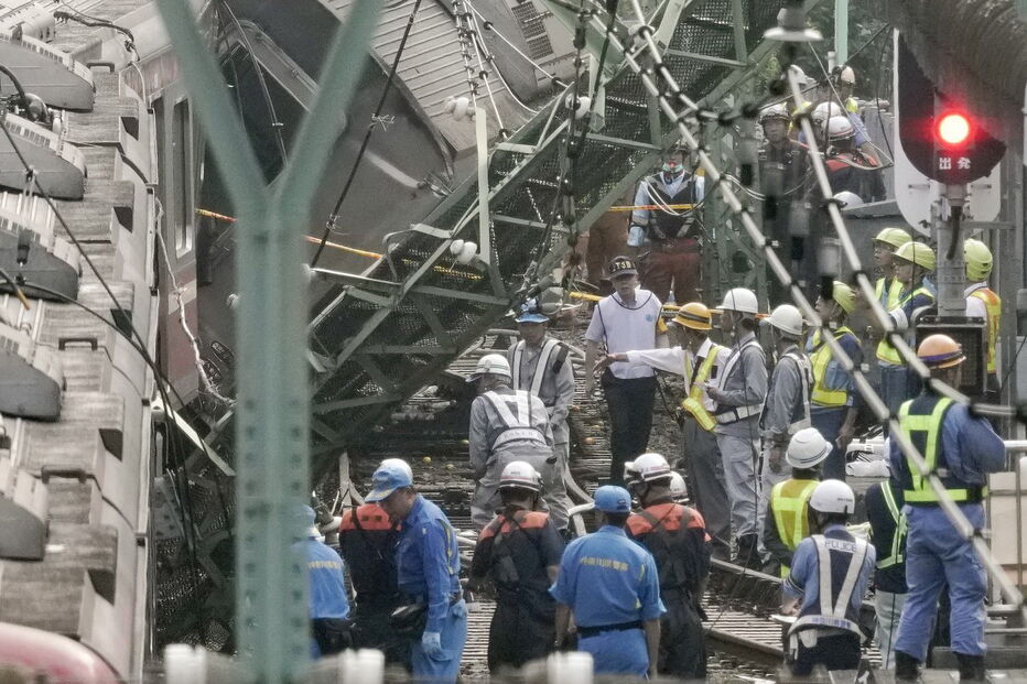 Colisão entre comboio e camião faz mais de 30 feridos no Japão
