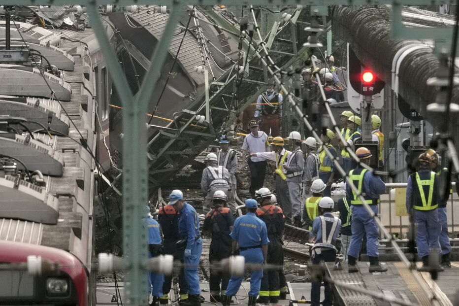 Colisão entre comboio e camião faz mais de 30 feridos no Japão