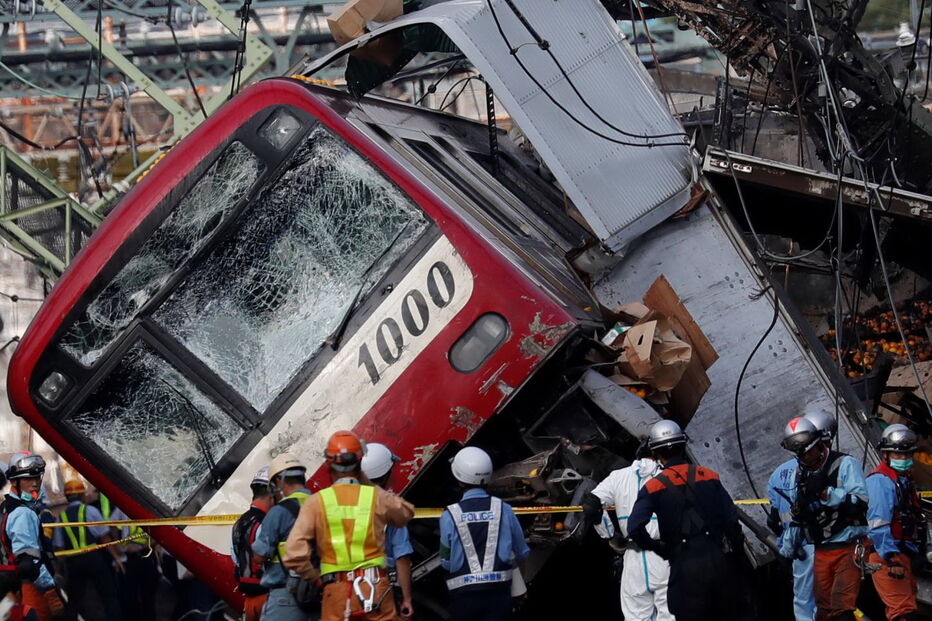 Colisão entre comboio e camião faz mais de 30 feridos no Japão
