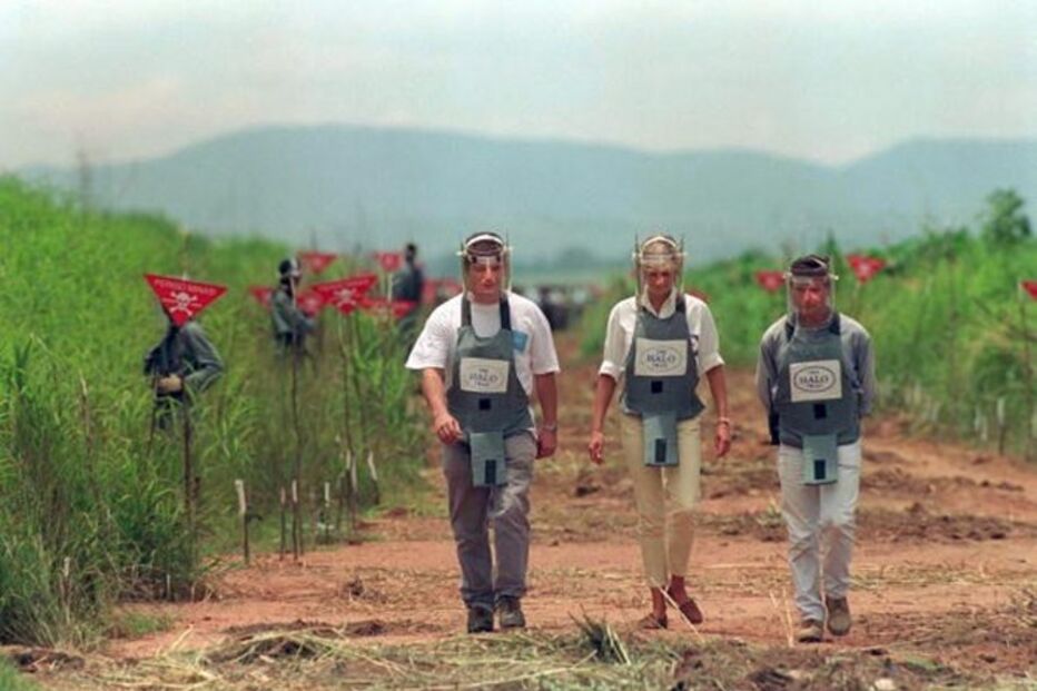 Em Janeiro de 1997, Diana de Gales deslocou-se a em Angola em missão pela retirada das minas terrestres nos campos de guerra