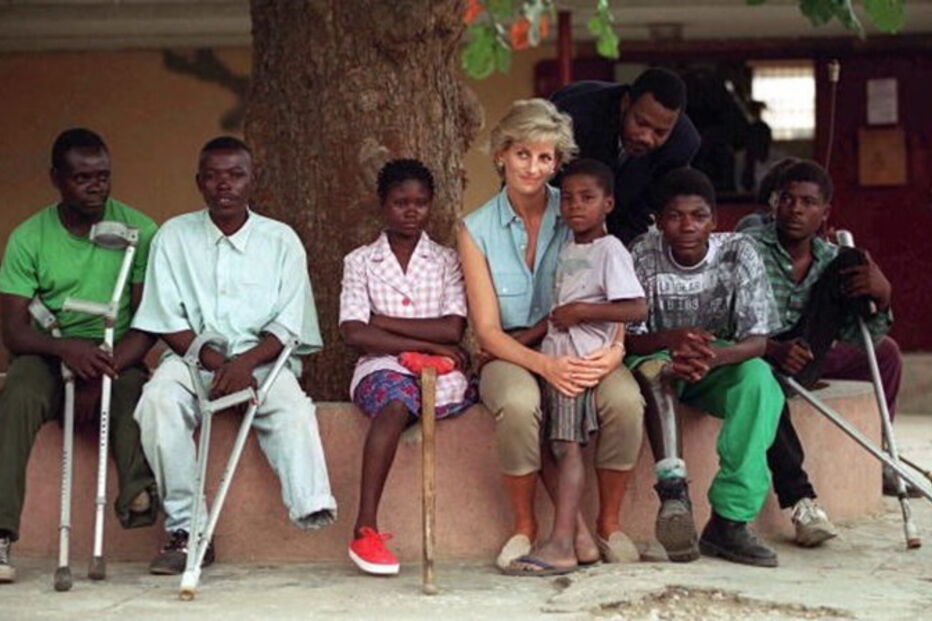 Em Janeiro de 1997, Diana de Gales deslocou-se a em Angola em missão pela retirada das minas terrestres nos campos de guerra	