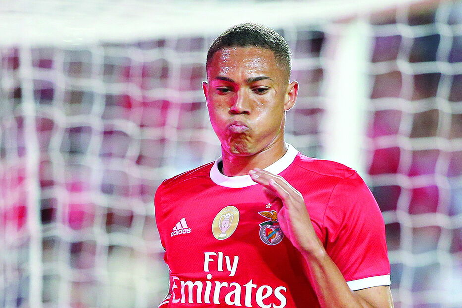 Vinícius contraiu uma lesão muscular na região posterior da coxa esquerda 