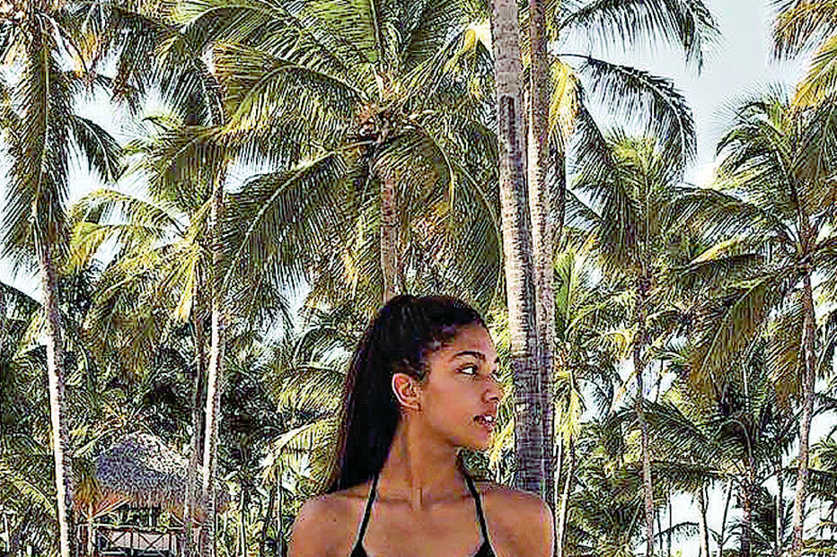 Raquel Sampaio exibe forma física nas redes sociais 