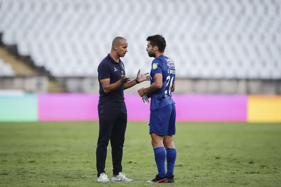 André Santos do Belenenses SAD (à direita)