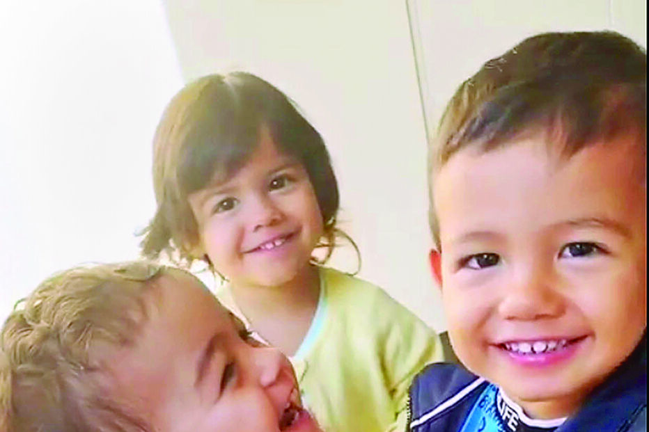 A companheira de Ronaldo, Georgina Rodríguez, partilhou um vídeo ternurento da filha em comum com o craque, Alana, e os irmãos gémeos