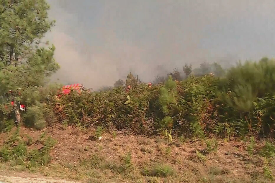 Mais de 300 bombeiros no combate às chamas em dois incêndios em Castro Daire