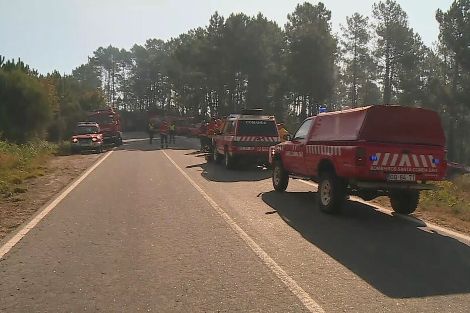Mais de 300 bombeiros no combate às chamas em dois incêndios em Castro Daire