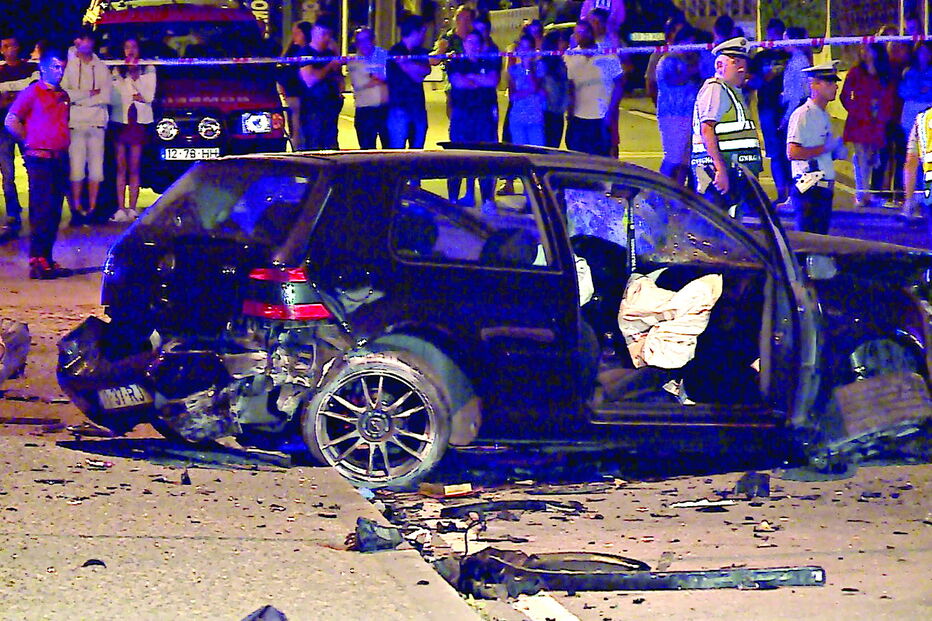 Carro no qual seguiam os dois jovens 