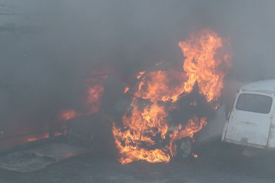 Incêndio em oficina de Tomar destrói vários carros 