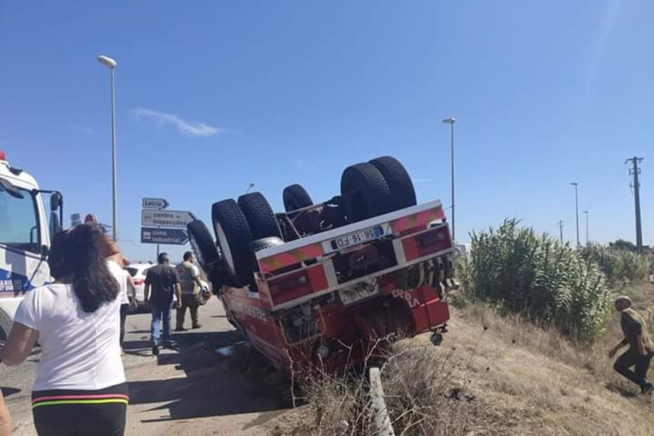 Bombeiros feridos em despiste a caminho de incêndio na Figueira da Foz