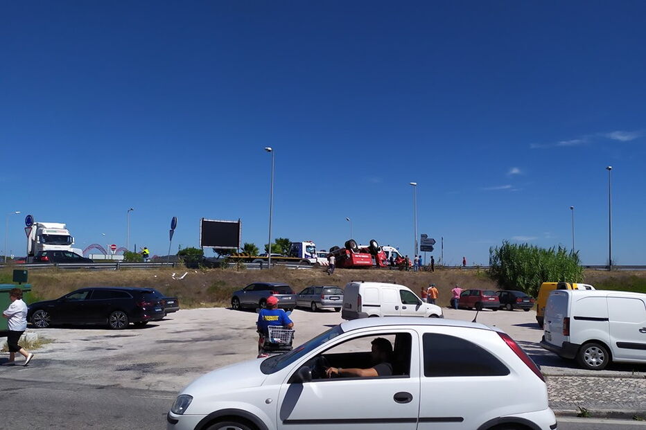 Bombeiros feridos em despiste a caminho de incêndio na Figueira da Foz