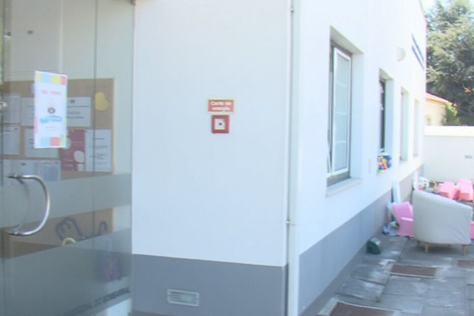 Dois bebés retirados de creche e 40 crianças transferidas devido a incêndio no Bombarral