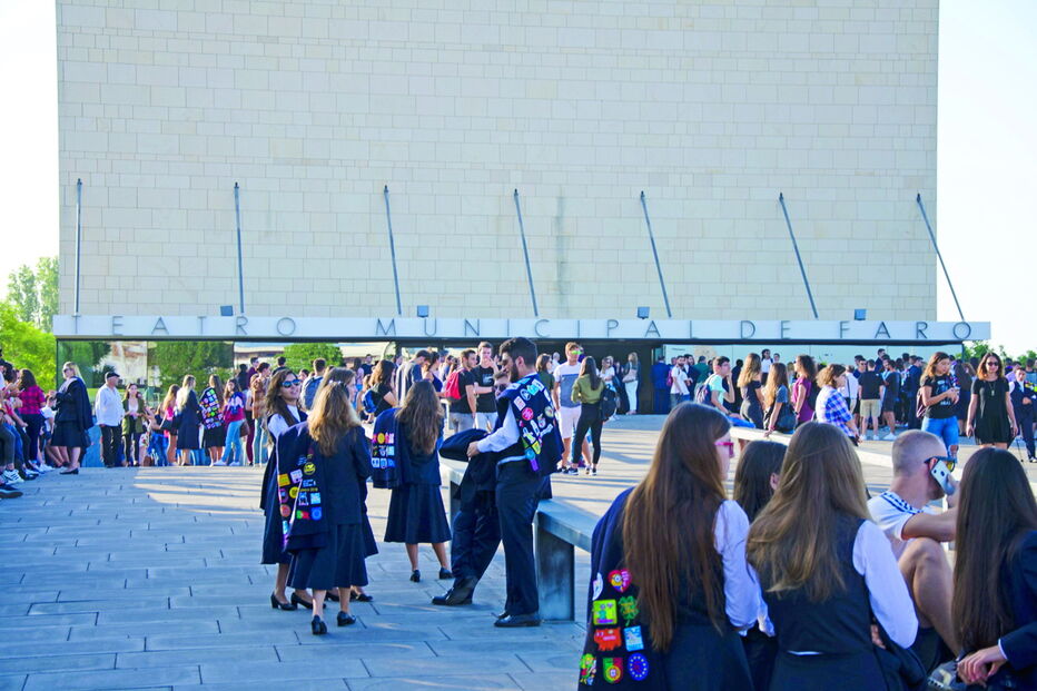 Centenas de jovens participam todos os anos no evento destinado a receber os novos estudantes da Universidade do Algarve