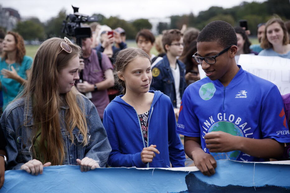 Jovem ativista Greta Thunberg manifesta-se frente à Casa Branca para exigir ação