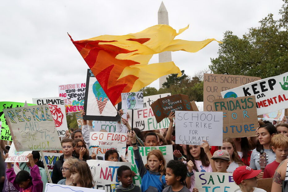 Jovem ativista Greta Thunberg manifesta-se frente à Casa Branca para exigir ação