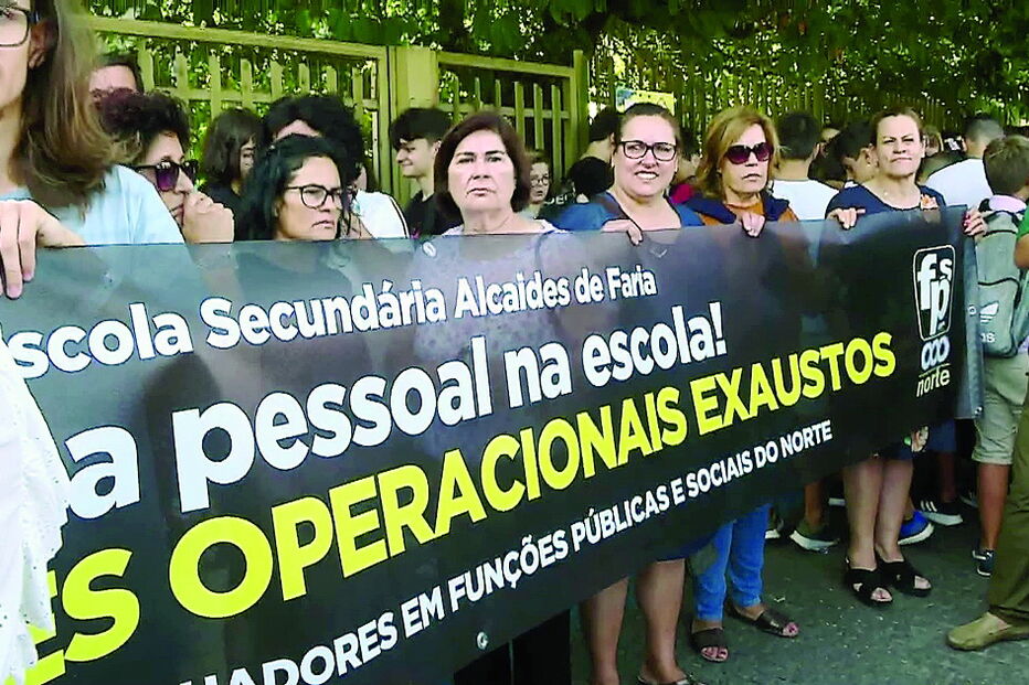 Auxiliares na Escola Alcaide de Farias fizeram greve