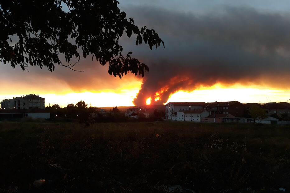 Fogo em Miranda do Corvo combatido por quase 500 bombeiros