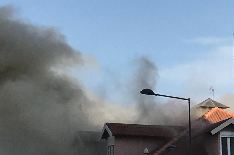 Incêndio consome prédio em Setúbal 