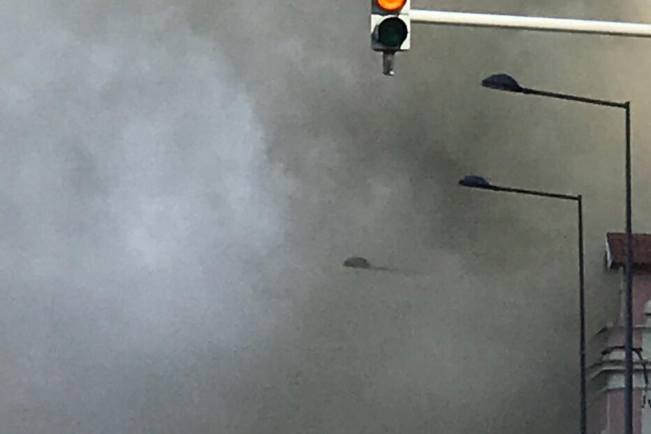 Incêndio consome prédio em Setúbal 