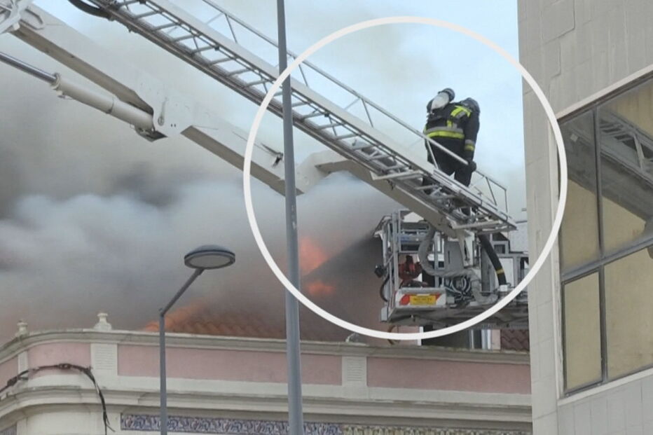 Incêndio consome prédio em Setúbal