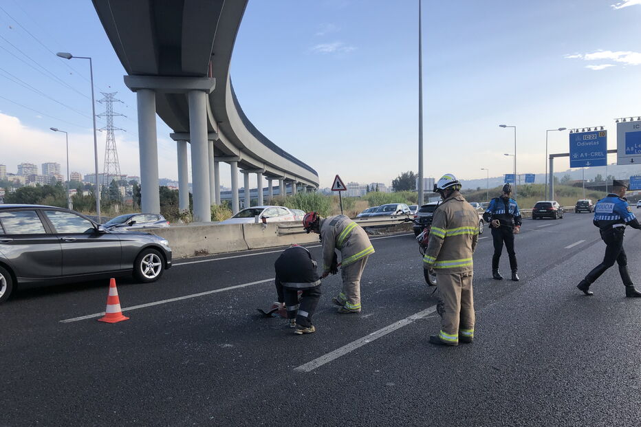 Acidente no IC17-CRIL em Lisboa faz um ferido e condiciona circulação 