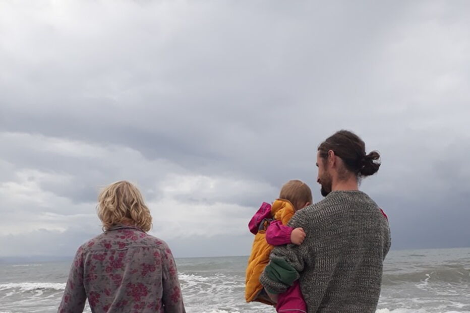 Casal esconde sexo do filho de 17 meses para o proteger do 