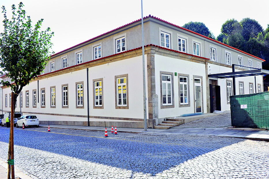 Edifício na rua de Santa Margarida acolhe pousada e serviços de juventude