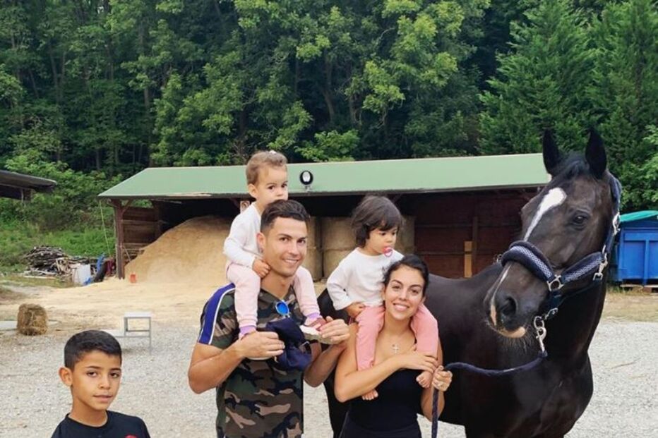 Cristiano Ronaldo com os filhos e a namorada, Georgina Rodríguez