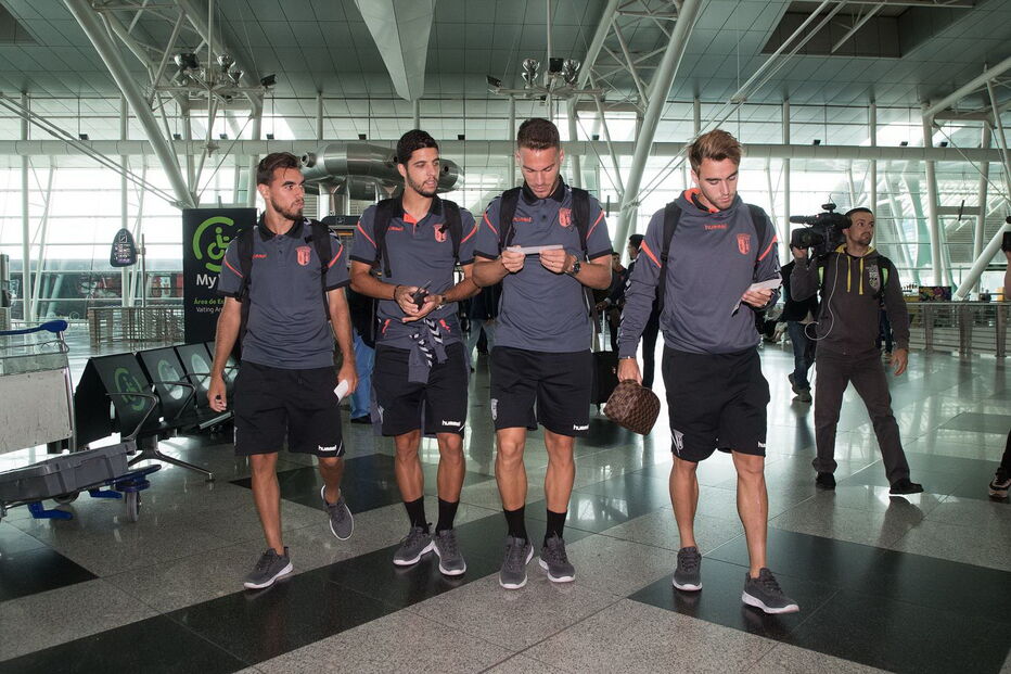 Partida do SC Braga para Wolverhampton em Inglaterra, do Aeroporto Sá Carneiro, na Maia (Porto)