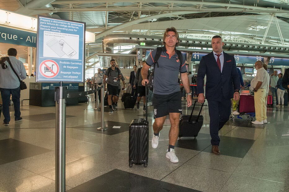 Partida do SC Braga para Wolverhampton em Inglaterra, do Aeroporto Sá Carneiro, na Maia (Porto)