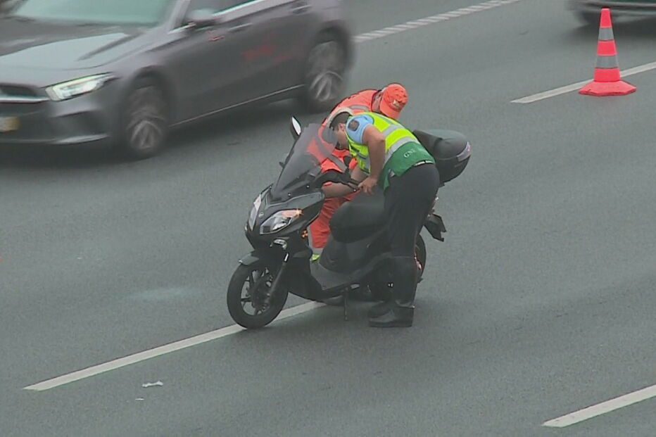 Despiste de mota corta três vias da A5 em Monsanto