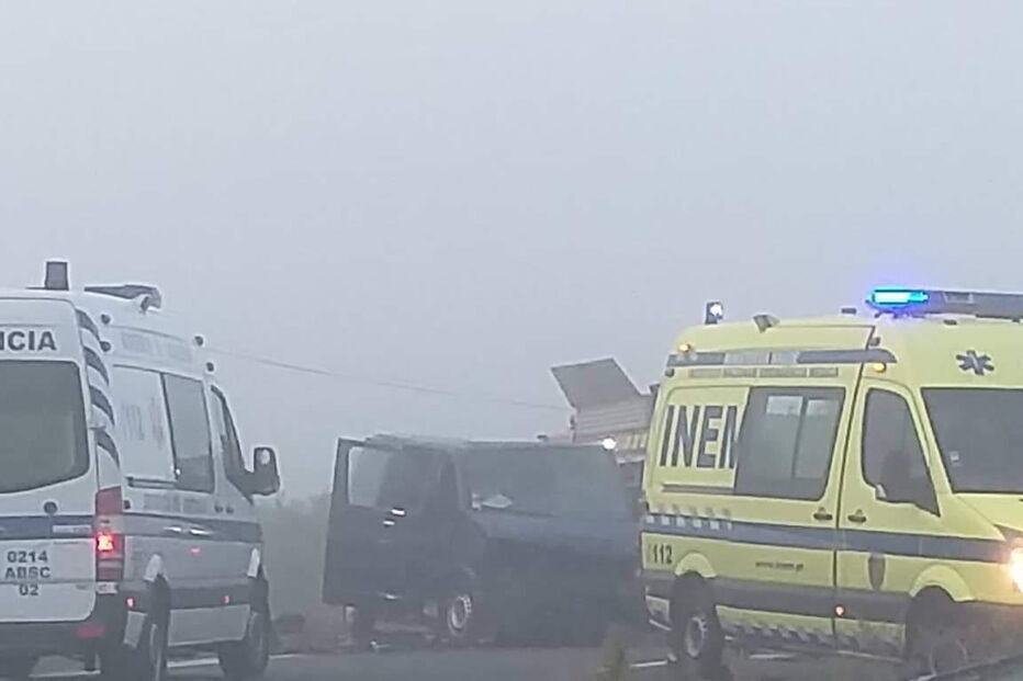 Nove feridos em choque frontal entre dois carros em Beja