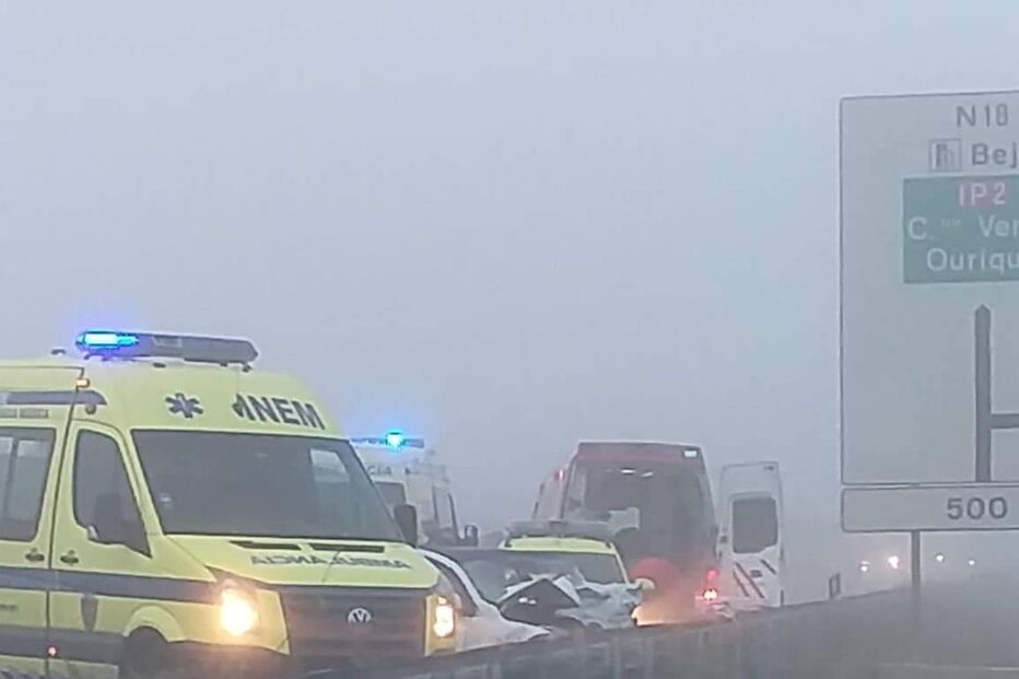 Nove feridos em choque frontal entre dois carros em Beja