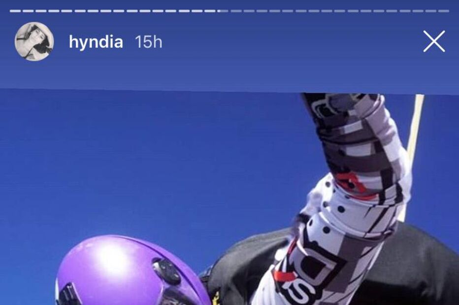 Rita Pereira manda beijo para a fotografia durante o salto