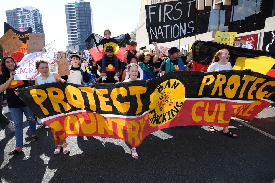 Milhares de alunos na Austrália e nas Ilhas do Pacífico em greve pelo clima