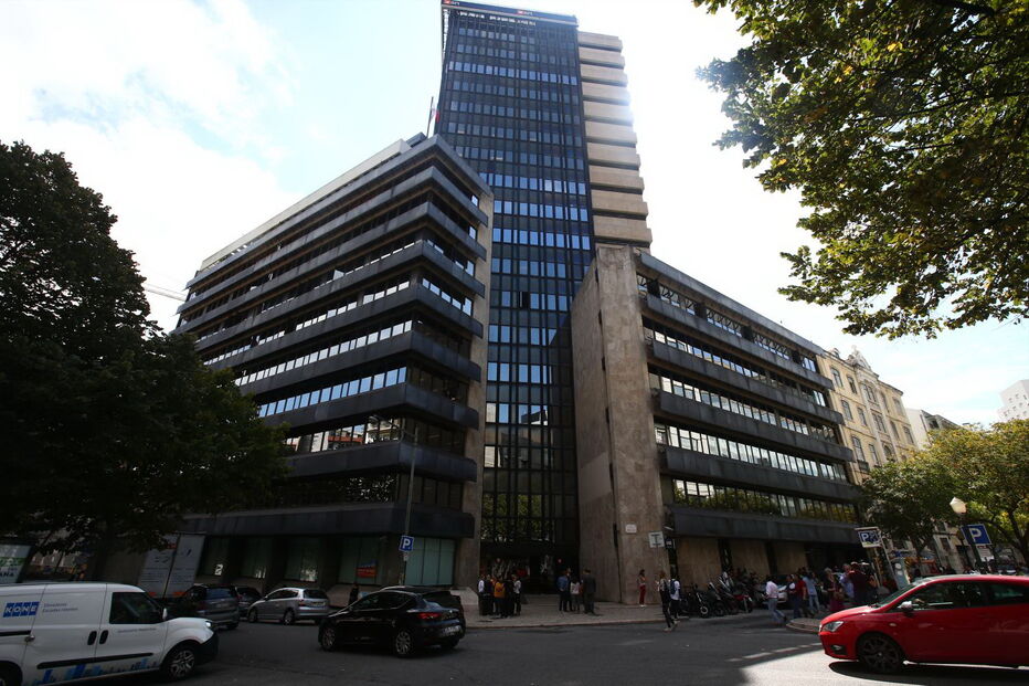 Técnico morre em queda de elevador do 17.º andar em edifício do banco BPI