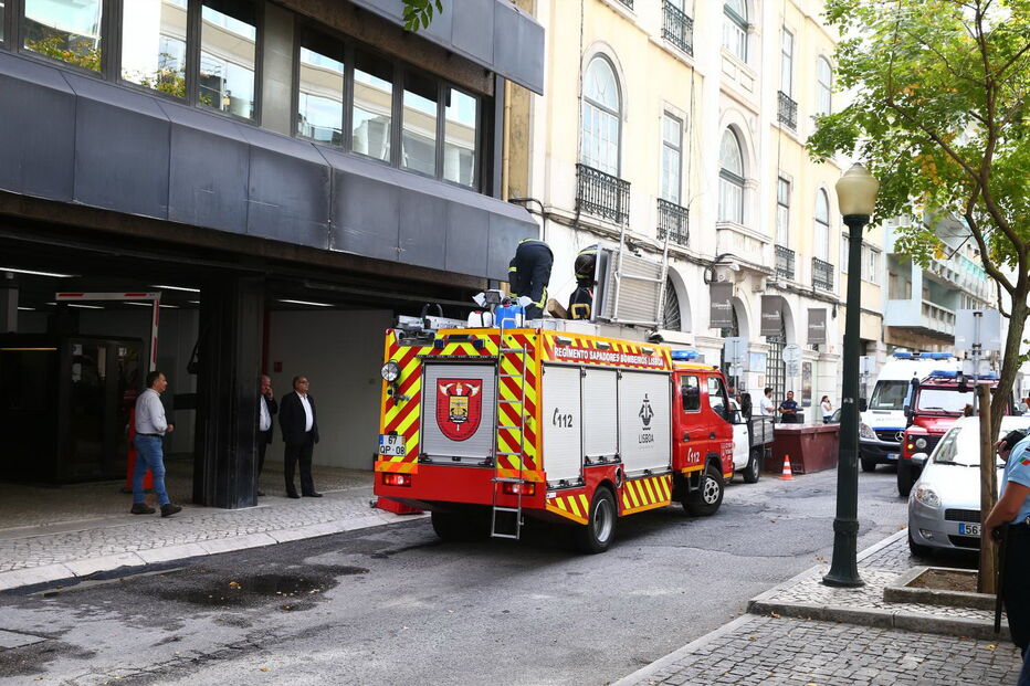 Técnico morre em queda de elevador do 17.º andar em edifício do banco BPI
