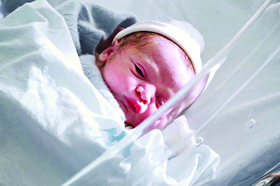 Atriz deixou-se filmar durante o parto do filho