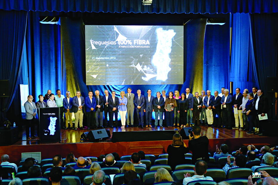 Autarcas de 16 concelhos, sobretudo do Interior do País, receberam ontem a ‘chave’ que liga a fibra ótica nos municípios