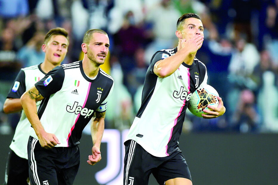 Cristiano Ronaldo momentos depois de bater o guardião Silvestri e carimbar a vitória da Juventus em Turim   