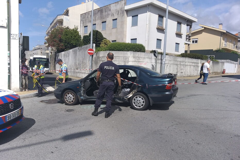 Criança e mulher feridas em colisão em Vila Nova de Gaia