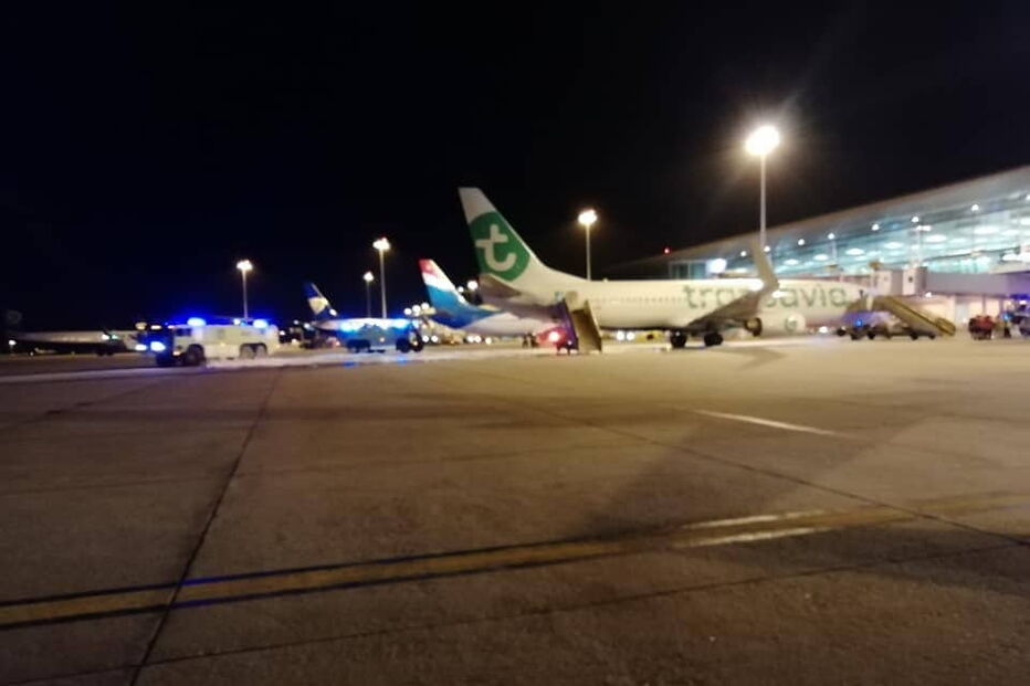 Incêndio no trem traseiro de avião da Transavia