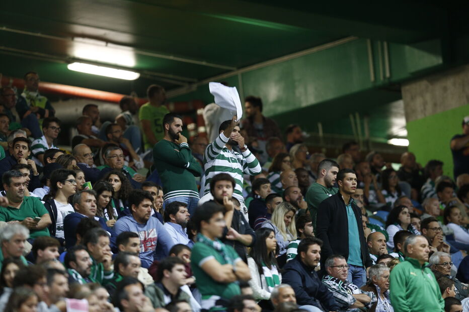 Sporting perde em Alvalade com Famalicão e agrava crise na Liga