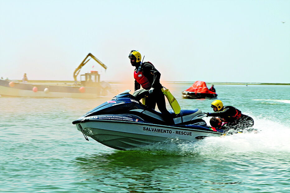 Os exercícios levados a cabo pelos elementos da Autoridade Marítima Nacional revelaram o dia a dia destes operacionais 