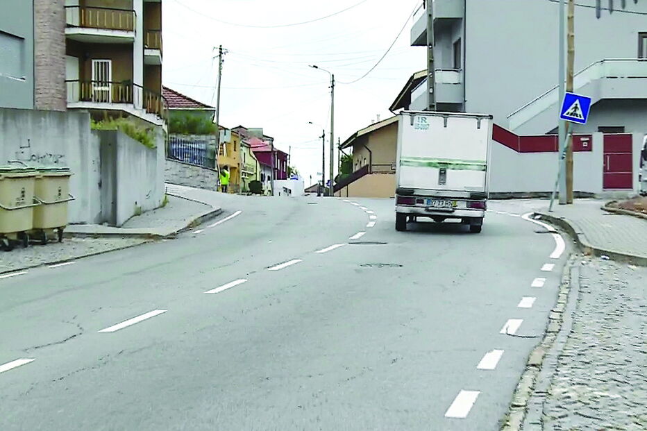 Rua Rio Ferreira foi palco de uma tentativa de assalto a uma comerciante que tinha acabado de sair de casa  