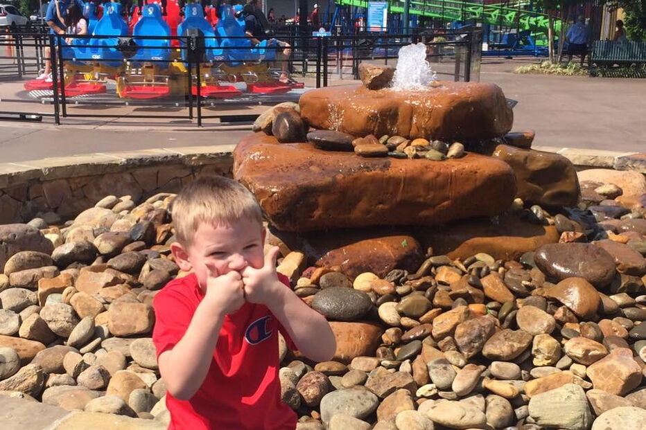 Menino autista de cinco anos rotulado de 