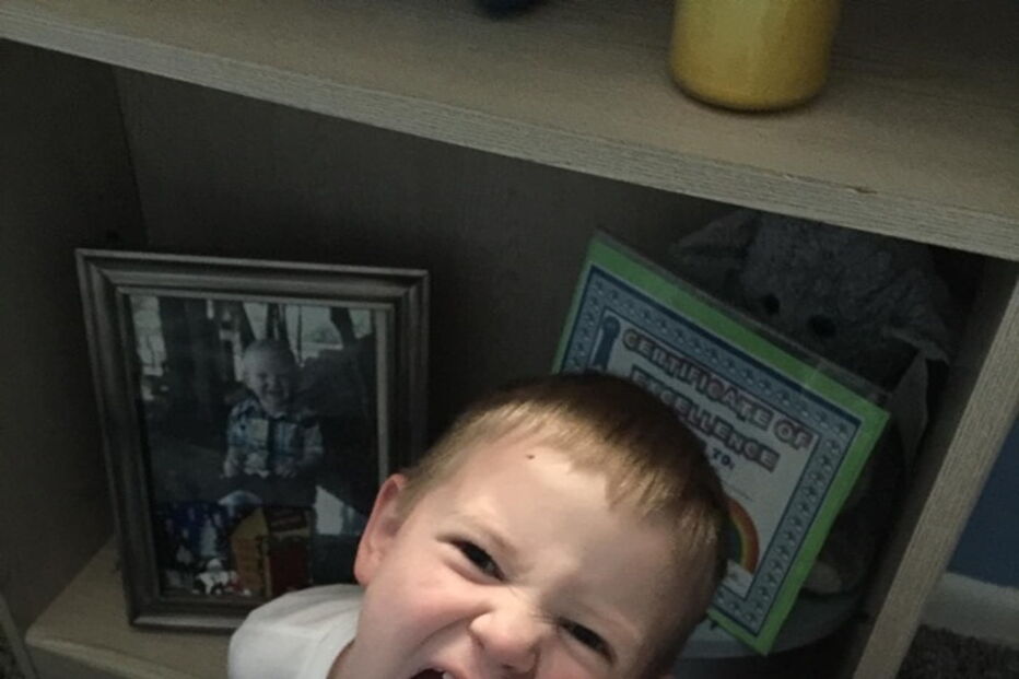 Menino autista de cinco anos rotulado de 