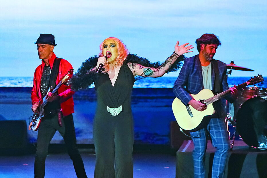 The Gift subiram ao palco para encerrar a noite de festa